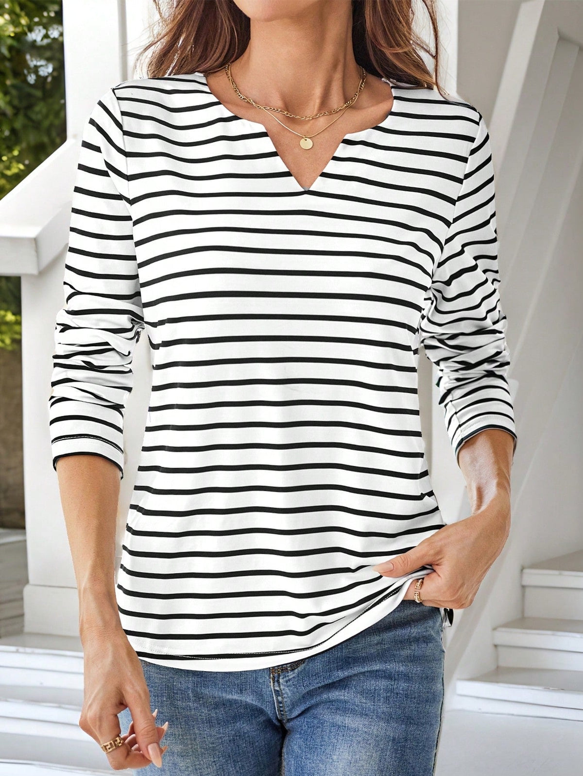 Camiseta Listrada com Decote em V Casual Elegante Branco / P Camiseta Listrada com Decote em V Casual Elegante