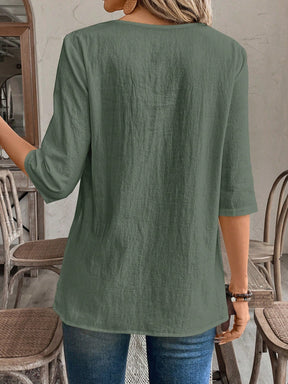 Blusa de Algodão com Detalhe em Camadas e Manga 3/4 Blusa de Algodão com Detalhe em Camadas e Manga 3/4