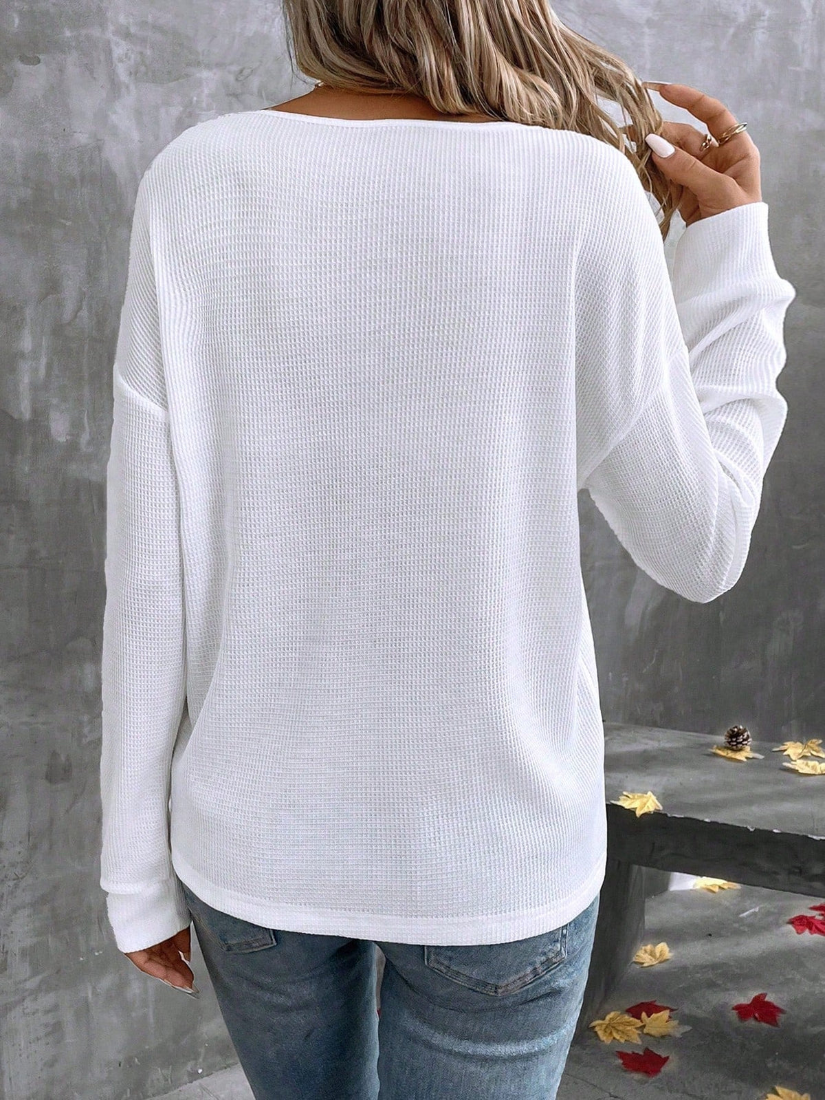 Camiseta com Decote V Contrastante e Manga Longa Camiseta com Decote V Contrastante e Manga Longa