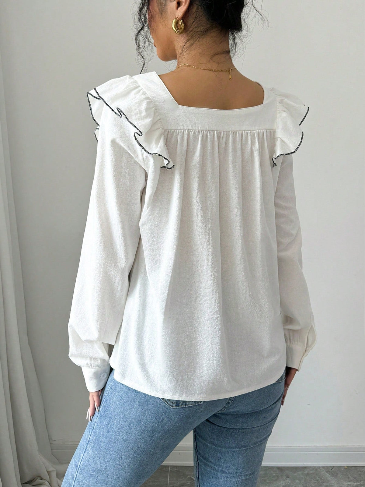 Blusa com Decote Quadrado e Babados Laterais Blusa com Decote Quadrado e Babados Laterais