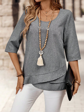 Blusa de Algodão com Detalhe em Camadas e Manga 3/4 Blusa de Algodão com Detalhe em Camadas e Manga 3/4