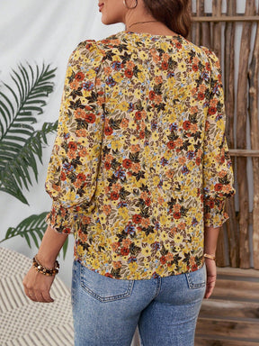 Blusa Floral com Decote V e Manga Bufante 3/4 Blusa Floral com Decote V e Manga Bufante 3/4