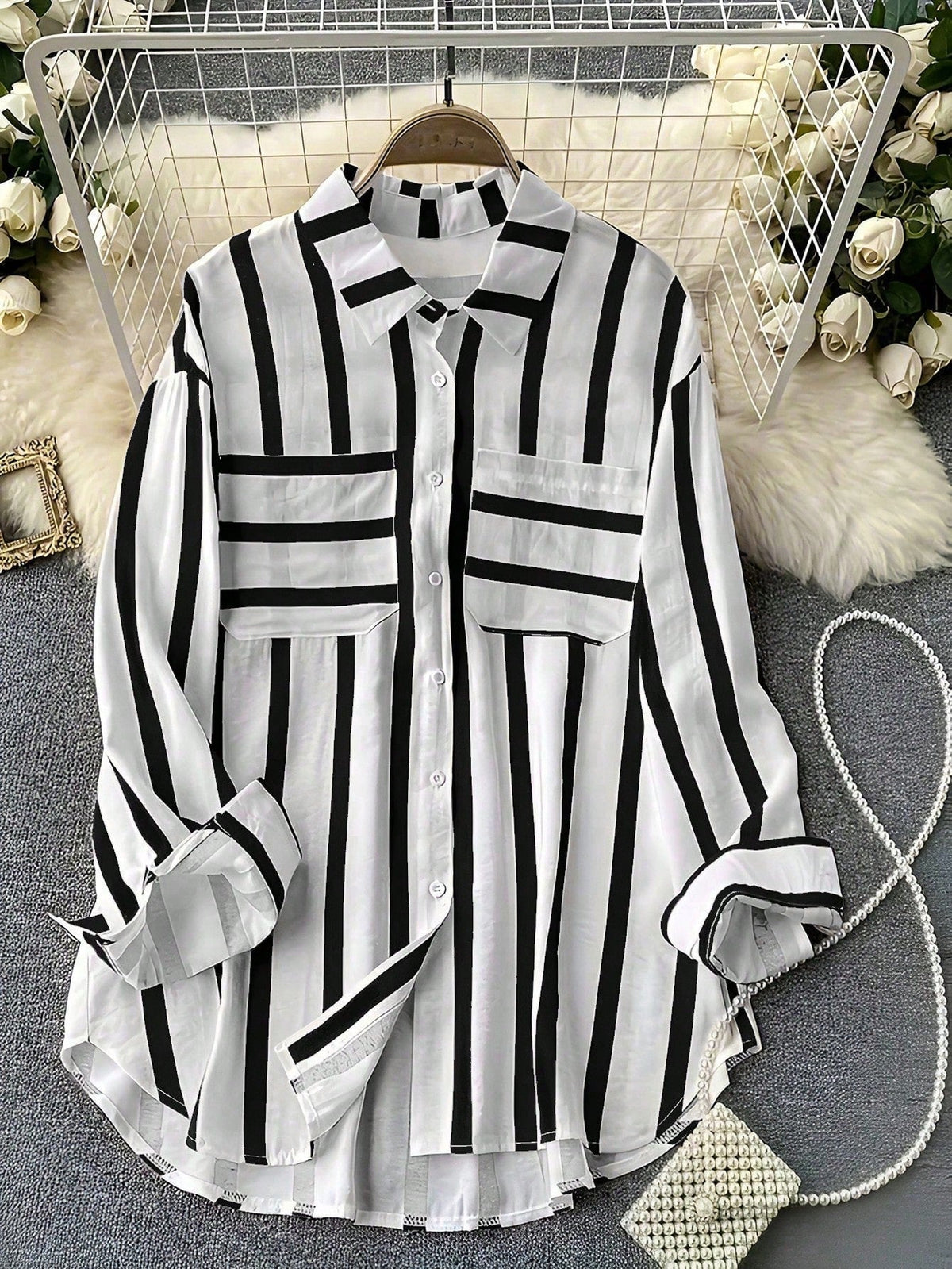 Camisa Listrada Oversized com Bolsos Frontais Preto / P Camisa Listrada Oversized com Bolsos Frontais