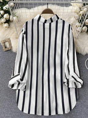 Camisa Listrada Oversized com Bolsos Frontais Camisa Listrada Oversized com Bolsos Frontais
