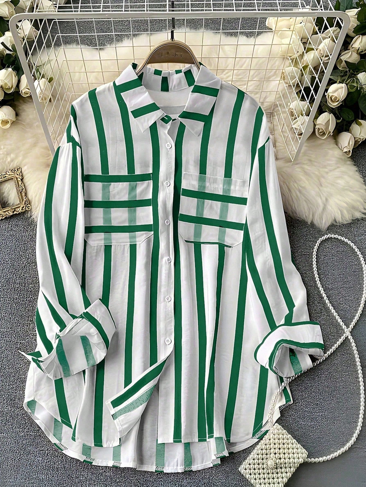 Camisa Listrada Oversized com Bolsos Frontais Verde / P Camisa Listrada Oversized com Bolsos Frontais