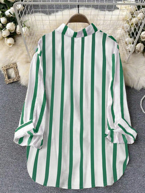 Camisa Listrada Oversized com Bolsos Frontais Camisa Listrada Oversized com Bolsos Frontais
