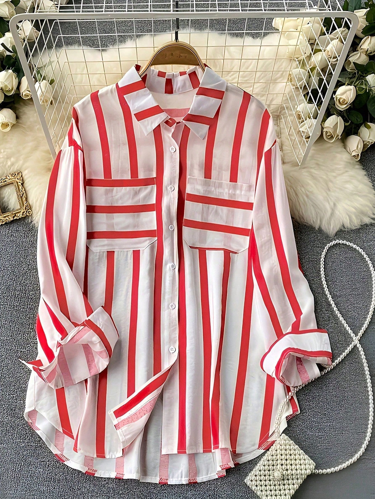 Camisa Listrada Oversized com Bolsos Frontais Vermelho / P Camisa Listrada Oversized com Bolsos Frontais