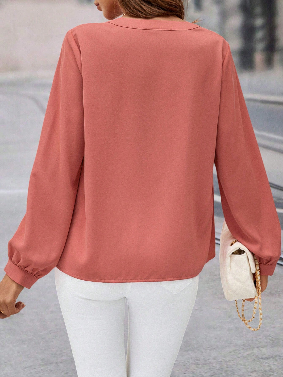 Camisa Lisa com Botões Frontais e Gola Franzida Camisa Lisa com Botões Frontais e Gola Franzida