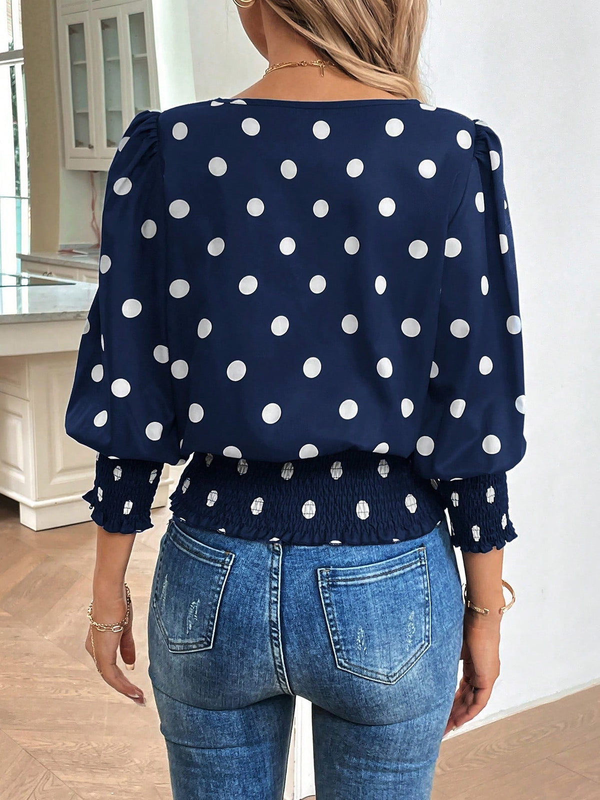 Blusa Poá com Manga Bufante e Barra em Lastex Blusa Poá com Manga Bufante e Barra em Lastex