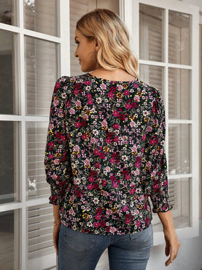 Blusa Floral com Decote V e Manga Bufante 3/4 Blusa Floral com Decote V e Manga Bufante 3/4