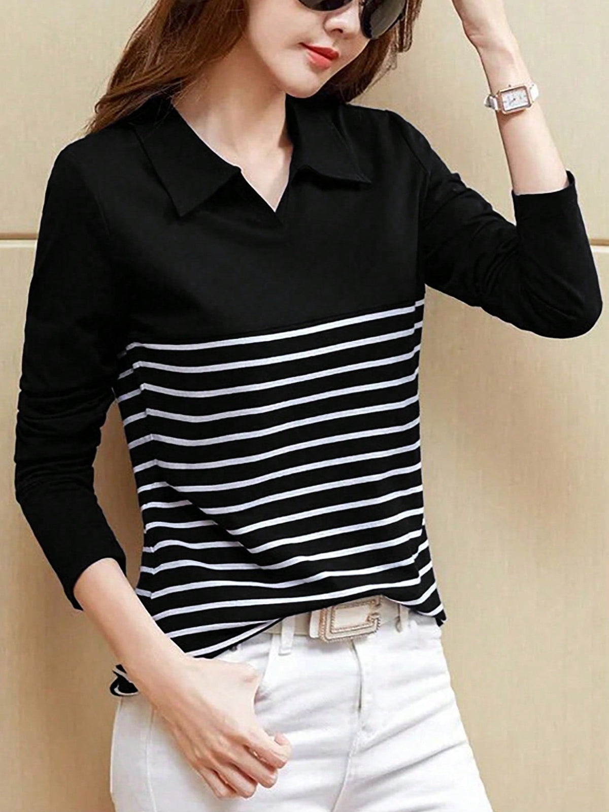 Blusa com Gola e Listras Horizontais na Barra Blusa com Gola e Listras Horizontais na Barra