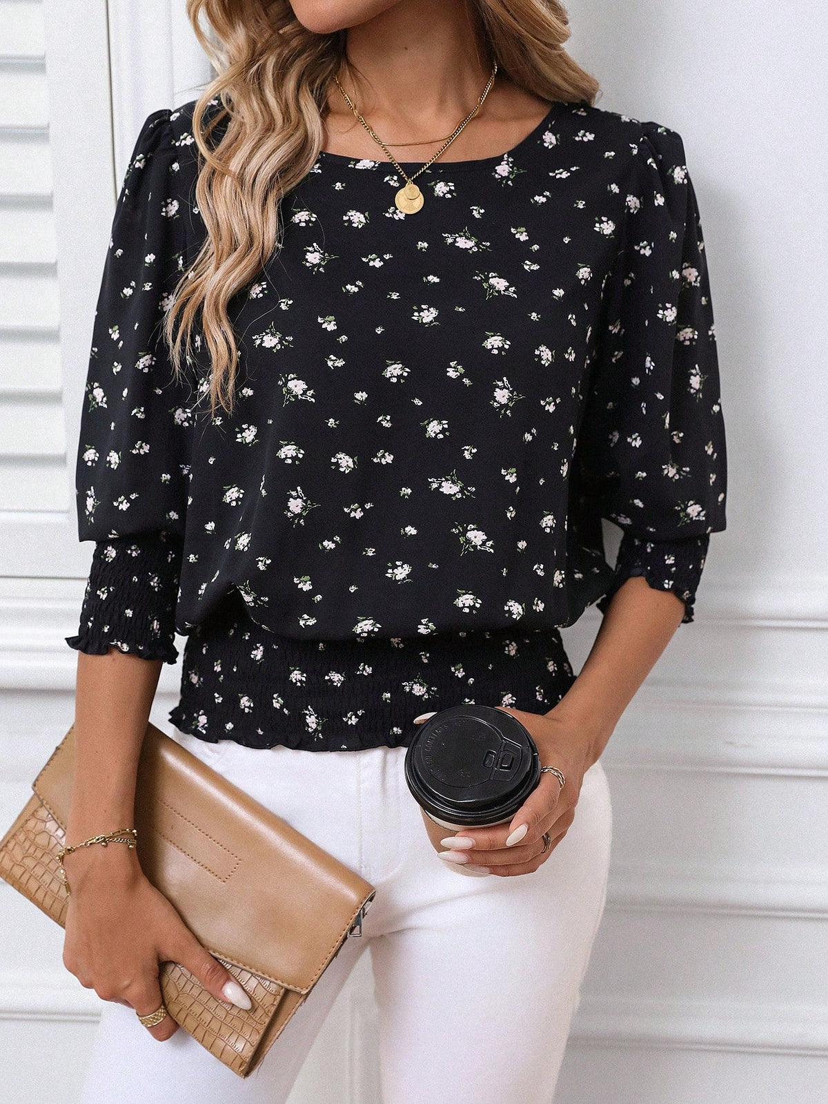 Blusa Floral com Elástico na Barra e Manga 3/4 P Blusa Floral com Elástico na Barra e Manga 3/4