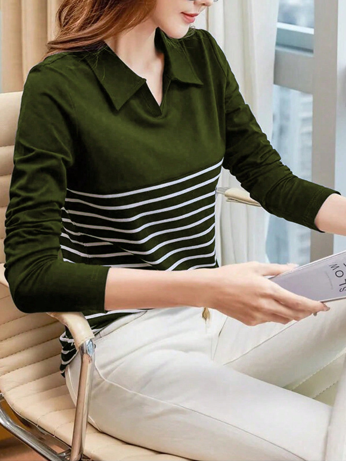 Blusa com Gola e Listras Horizontais na Barra Verde Militar / P Blusa com Gola e Listras Horizontais na Barra