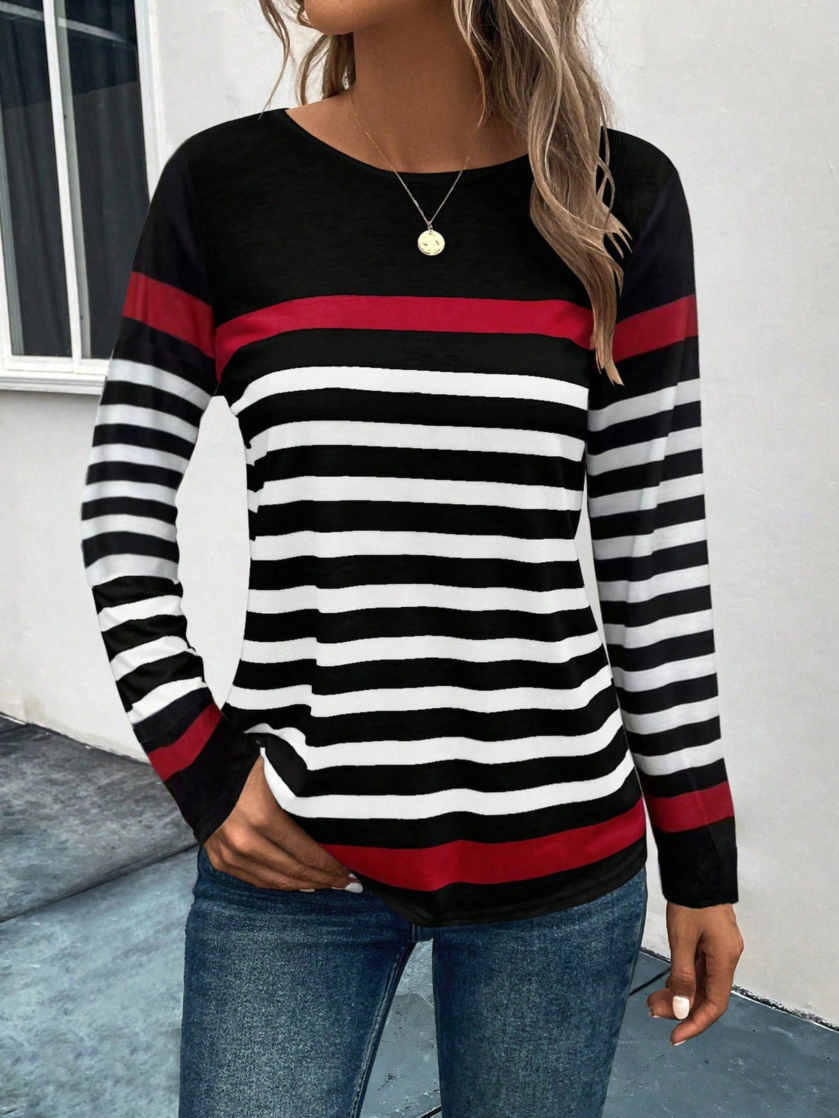 Blusa Listrada com Detalhes Coloridos e Manga Longa Preto / P Blusa Listrada com Detalhes Coloridos e Manga Longa