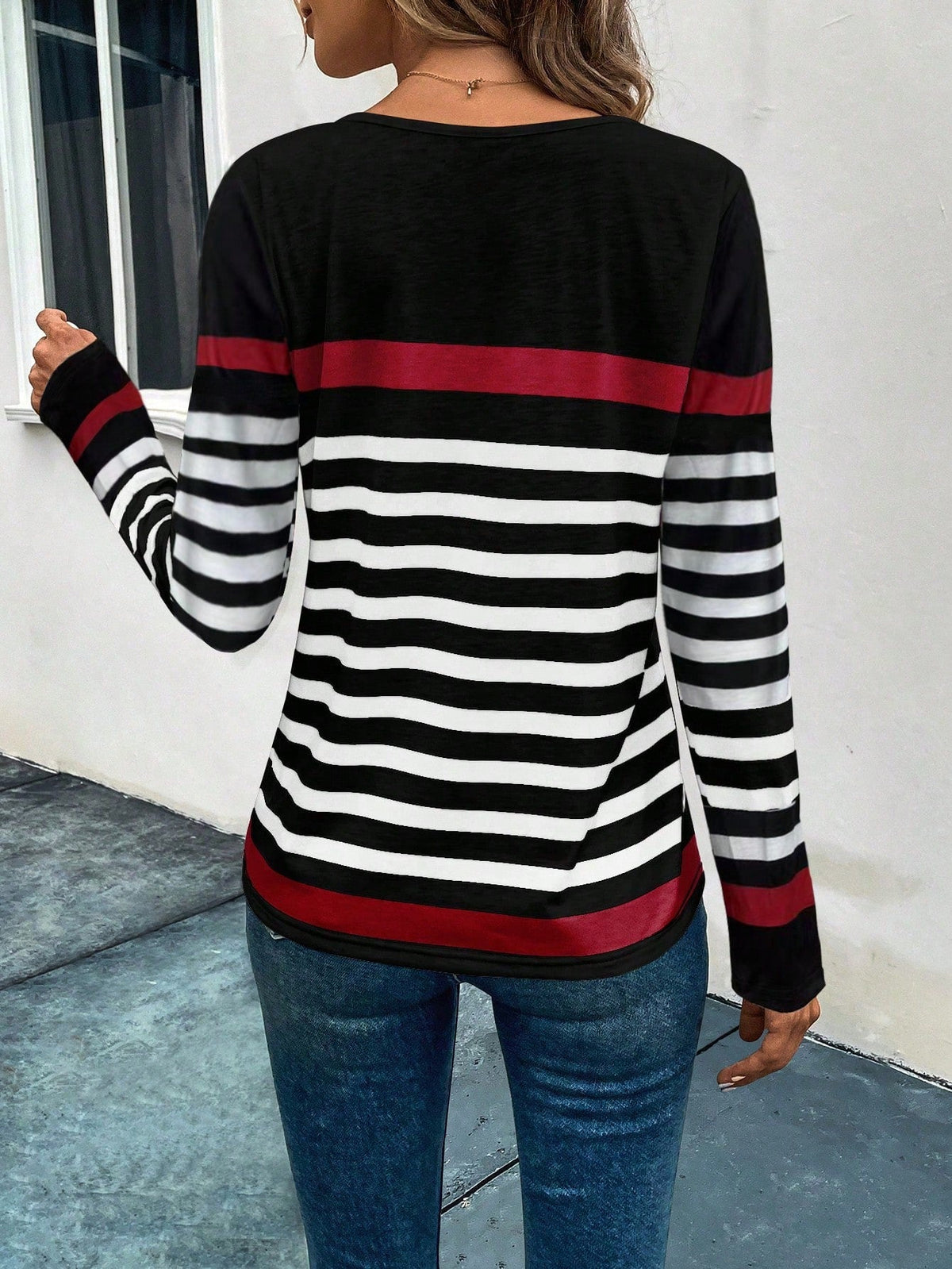 Blusa Listrada com Detalhes Coloridos e Manga Longa Blusa Listrada com Detalhes Coloridos e Manga Longa