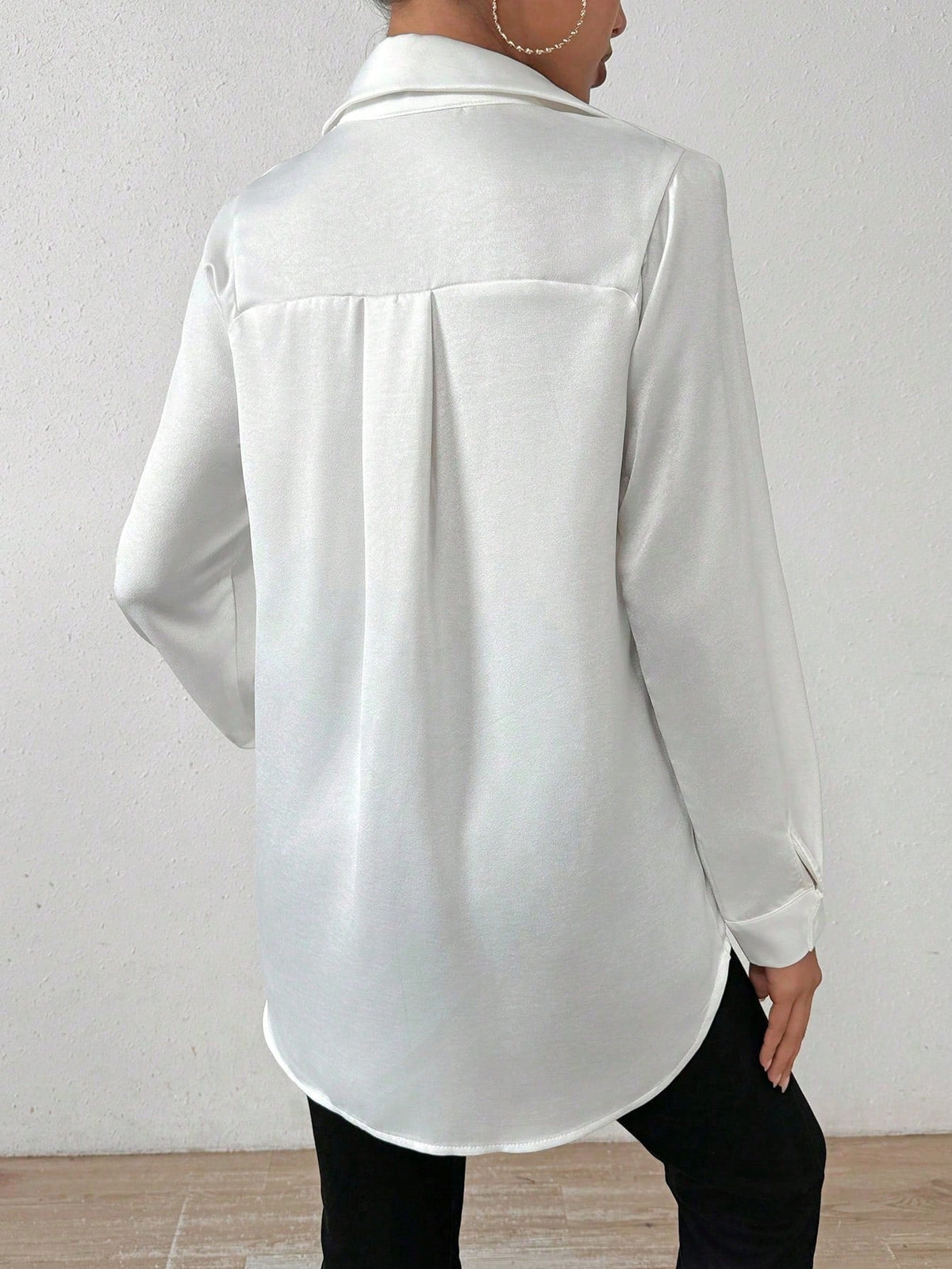 Camisa Social Elegante com Caimento Acetinado Camisa Social Elegante com Caimento Acetinado