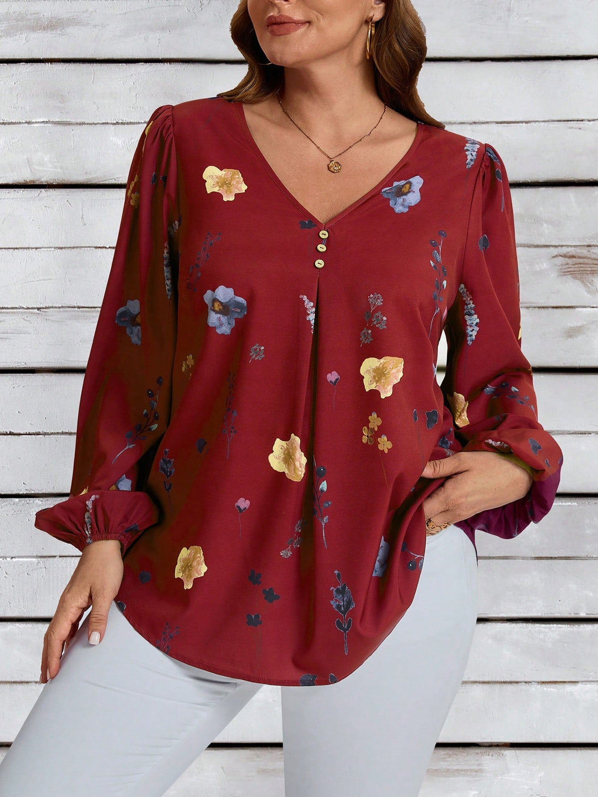 Blusa Floral com Decote V e Botões Decorativos Vinho / P Blusa Floral com Decote V e Botões Decorativos