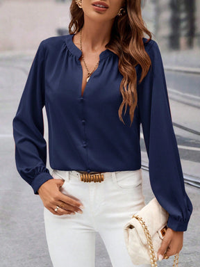 Camisa Lisa com Botões Frontais e Gola Franzida Camisa Lisa com Botões Frontais e Gola Franzida
