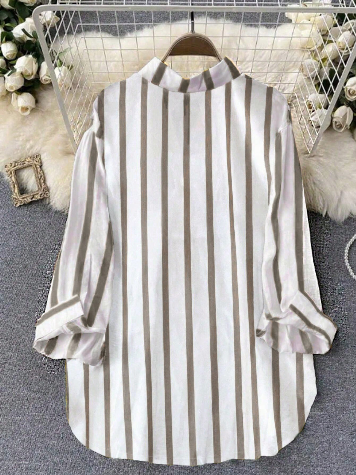 Camisa Listrada Oversized com Bolsos Frontais Camisa Listrada Oversized com Bolsos Frontais