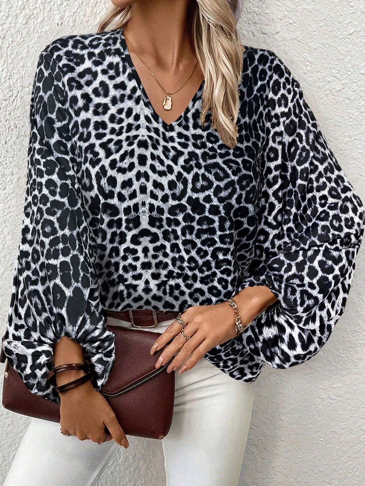 Blusa Animal Print com Manga Ampla e Decote V Estampa 2 / P Blusa Animal Print com Manga Ampla e Decote V