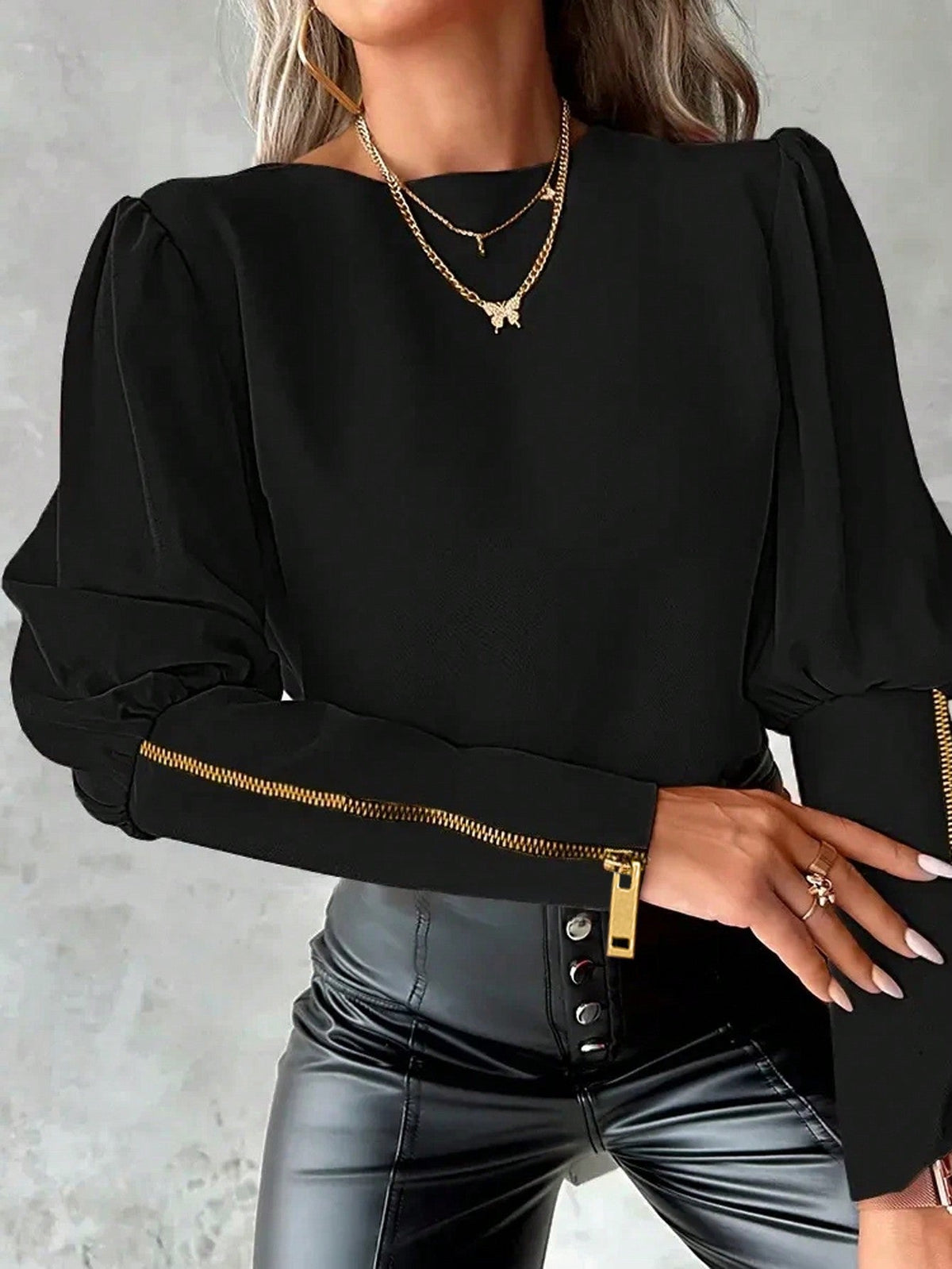Camisa com Manga Bufante e Zíper Decorativo Preto / P Camisa com Manga Bufante e Zíper Decorativo