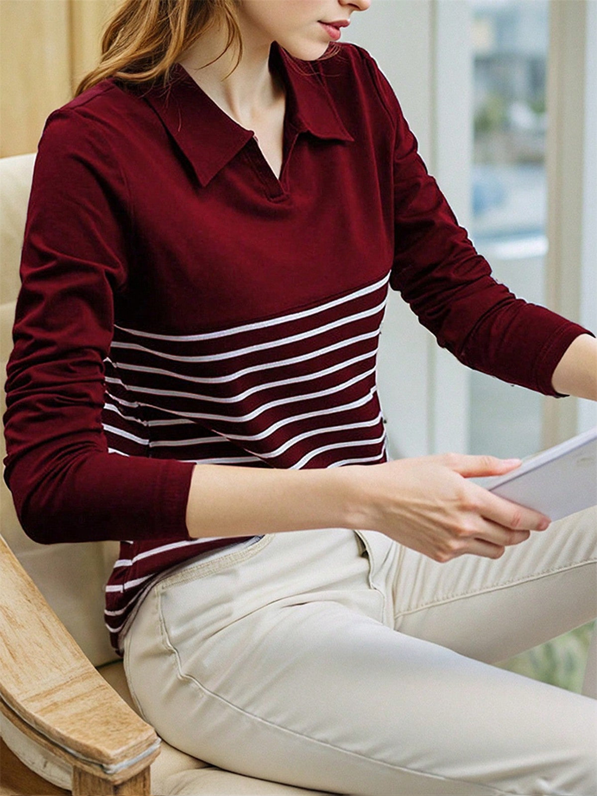 Blusa com Gola e Listras Horizontais na Barra Vinho / P Blusa com Gola e Listras Horizontais na Barra