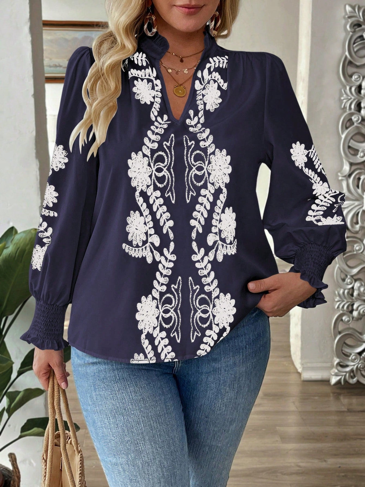 Blusa com Bordado Floral e Manga Longa Elegante Azul / P Blusa com Bordado Floral e Manga Longa Elegante