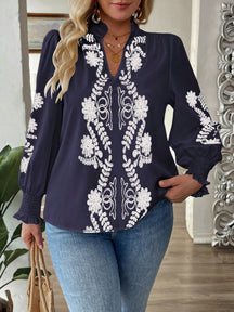 Blusa com Bordado Floral e Manga Longa Elegante Azul / P Blusa com Bordado Floral e Manga Longa Elegante