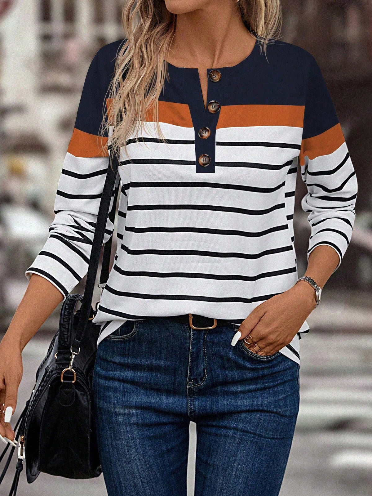 Blusa Listrada com Botões Frontais Decorativos Branco com Azul / P Blusa Listrada com Botões Frontais Decorativos