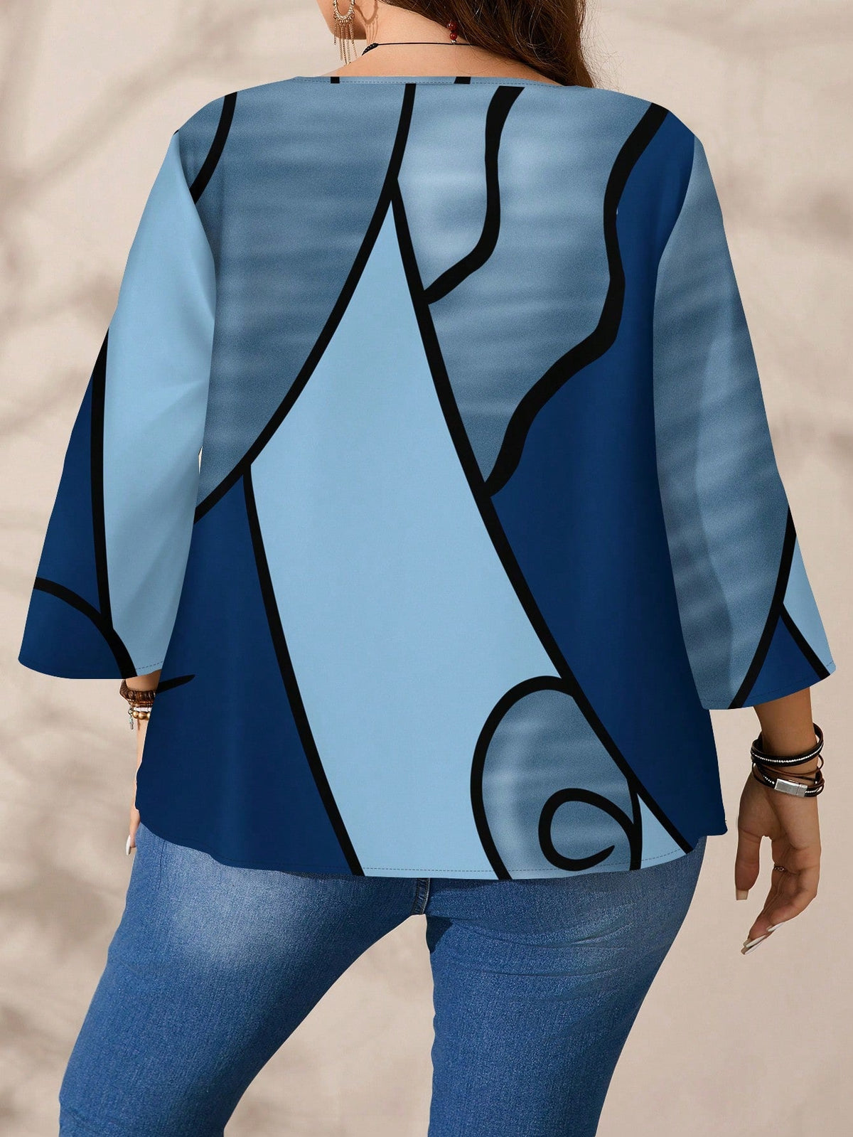 Blusa Estampada com Detalhes Abstratos e Manga 3/4 Blusa Estampada com Detalhes Abstratos e Manga 3/4