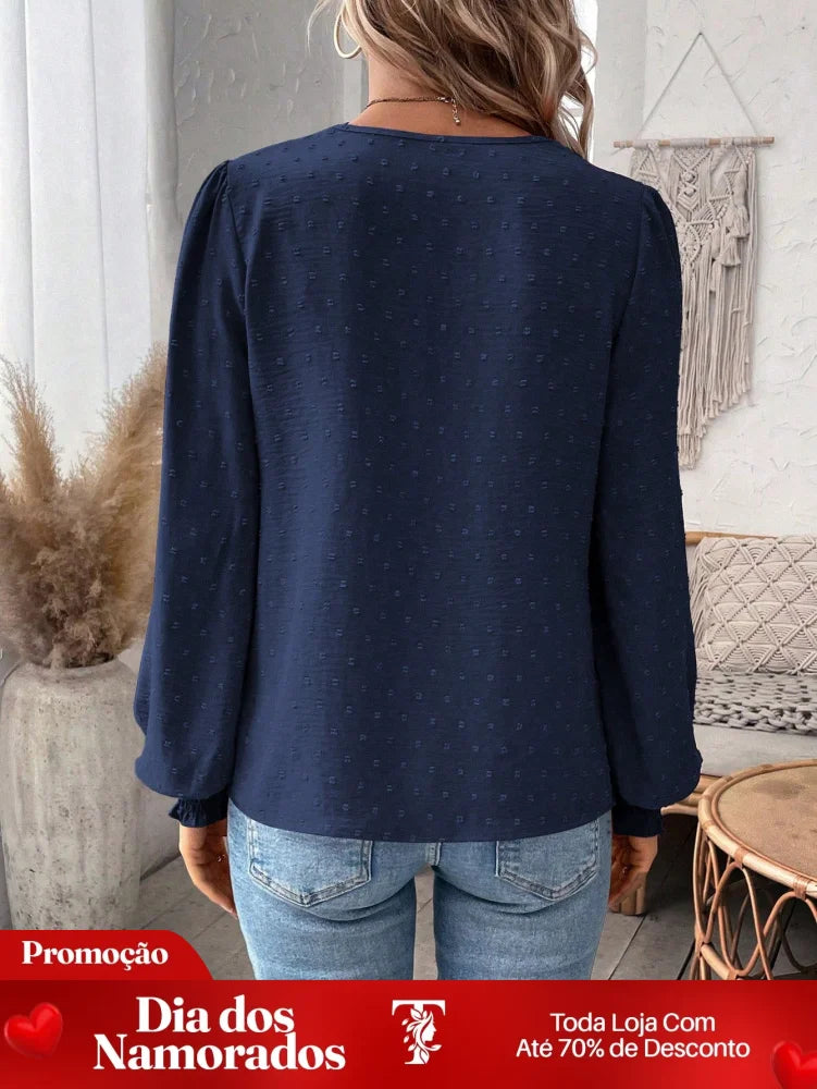 Blusa com Detalhe de Renda no Decote e Manga Longa Blusa com Detalhe de Renda no Decote e Manga Longa