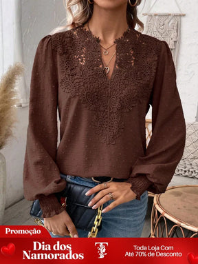 Blusa com Detalhe de Renda no Decote e Manga Longa Blusa com Detalhe de Renda no Decote e Manga Longa