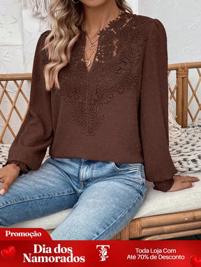 Blusa com Detalhe de Renda no Decote e Manga Longa Blusa com Detalhe de Renda no Decote e Manga Longa