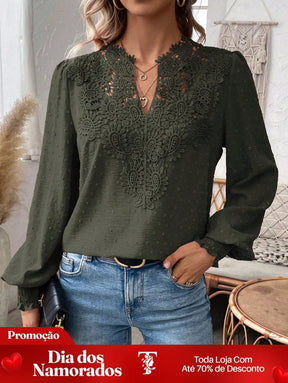 Blusa com Detalhe de Renda no Decote e Manga Longa Blusa com Detalhe de Renda no Decote e Manga Longa