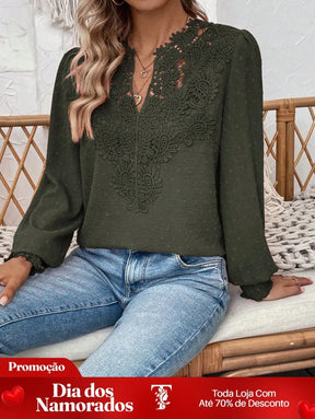 Blusa com Detalhe de Renda no Decote e Manga Longa Blusa com Detalhe de Renda no Decote e Manga Longa