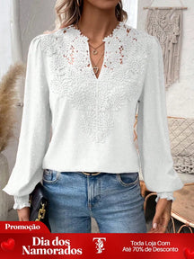 Blusa com Detalhe de Renda no Decote e Manga Longa Branco / P Blusa com Detalhe de Renda no Decote e Manga Longa